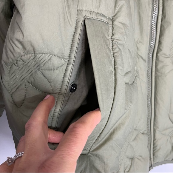 14) NWT ADIDAS Originals Trefoil Green Oversized Bomber Liner Jacket Size Small - Picture 16 of 16